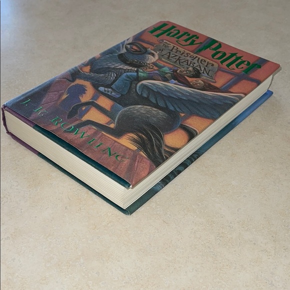 Harry Potter and the Prisoner of Azkaban book 3 - Picture 5 of 7